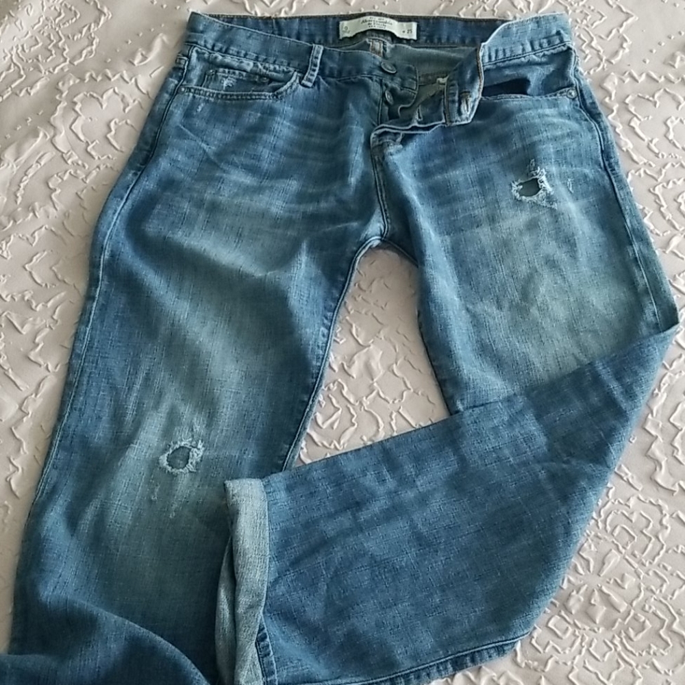 Abercrombie & Fitch Destructed Cropped Jeans